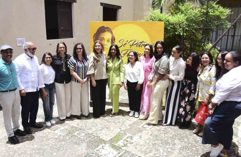 Periodistas acuerdan impulsar unidas estrategias para contribuir con los avances de la mujer dominicana