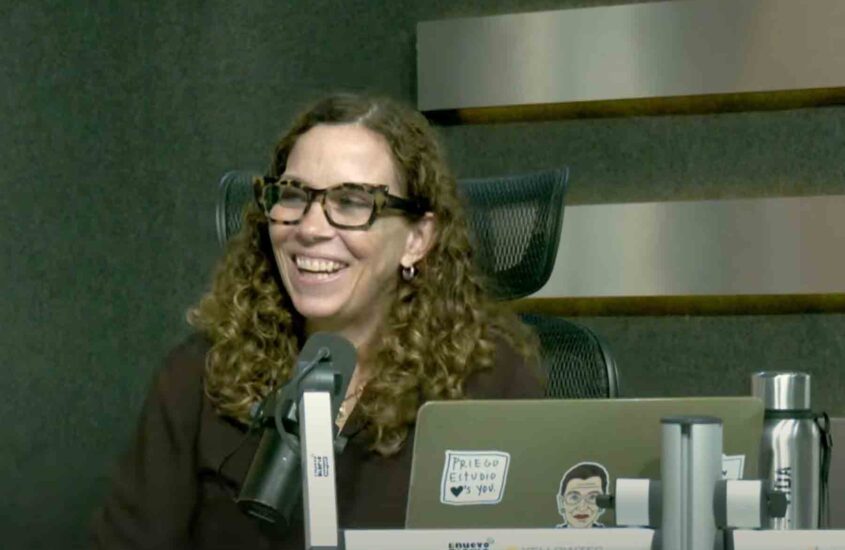 Dilia Leticia Jorge Mera culmina su primer libro: una mirada íntima y crítica sobre su experiencia de adolescente en el poder