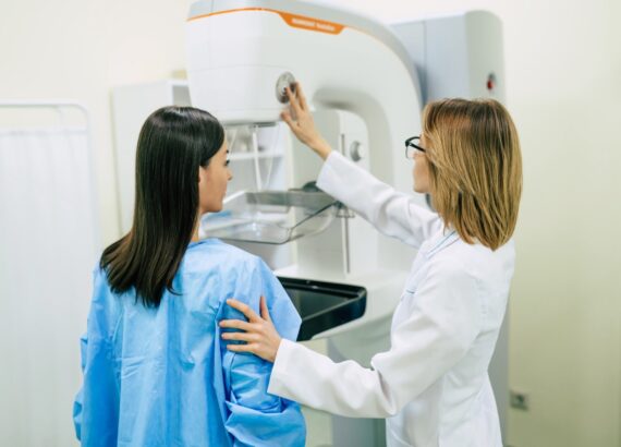 El acceso equitativo a mamografías es una urgencia de salud pública en la región.